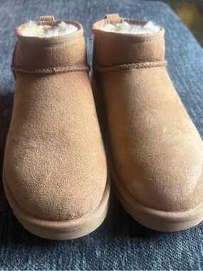 UGG Cozy Sheepskin Interior - Natural Tan